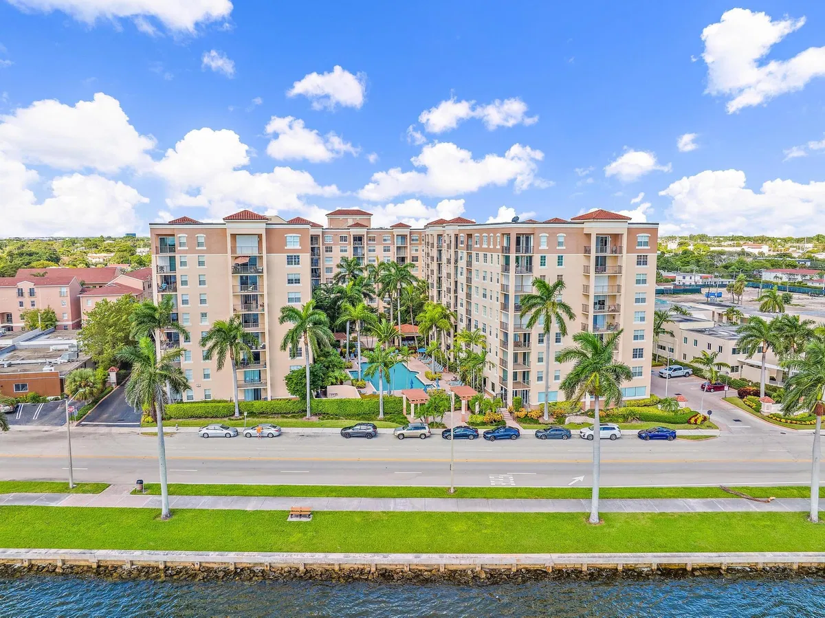 Flagler Pointe Unit 418 photo 13