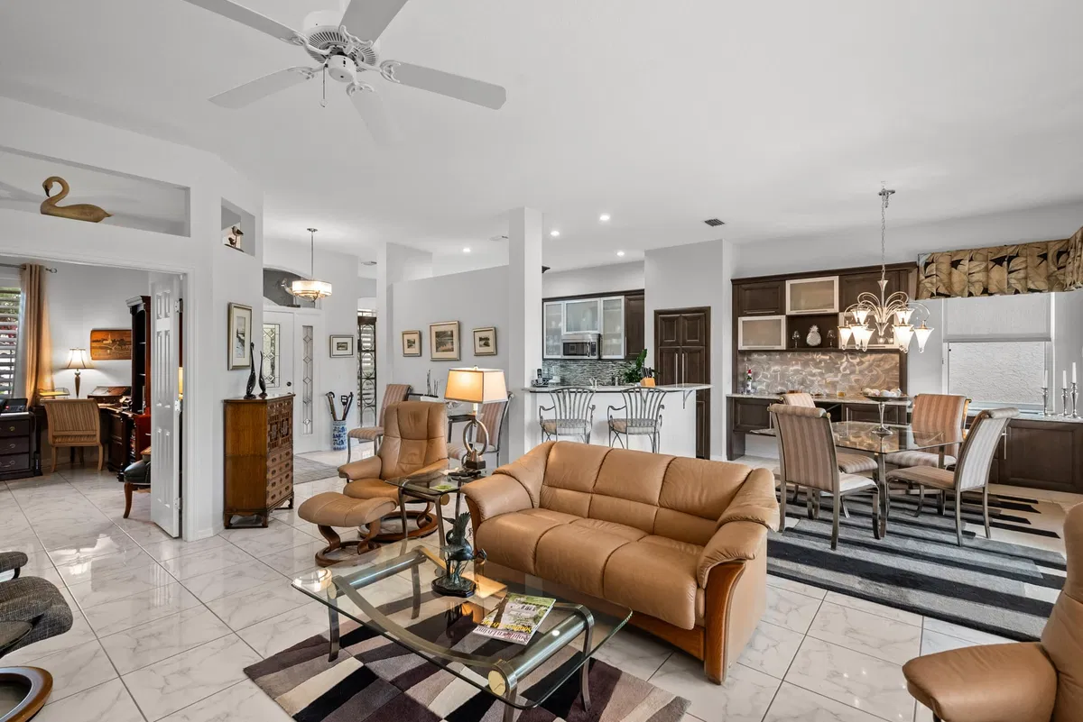 Monarch Country Club Residence photo 10
