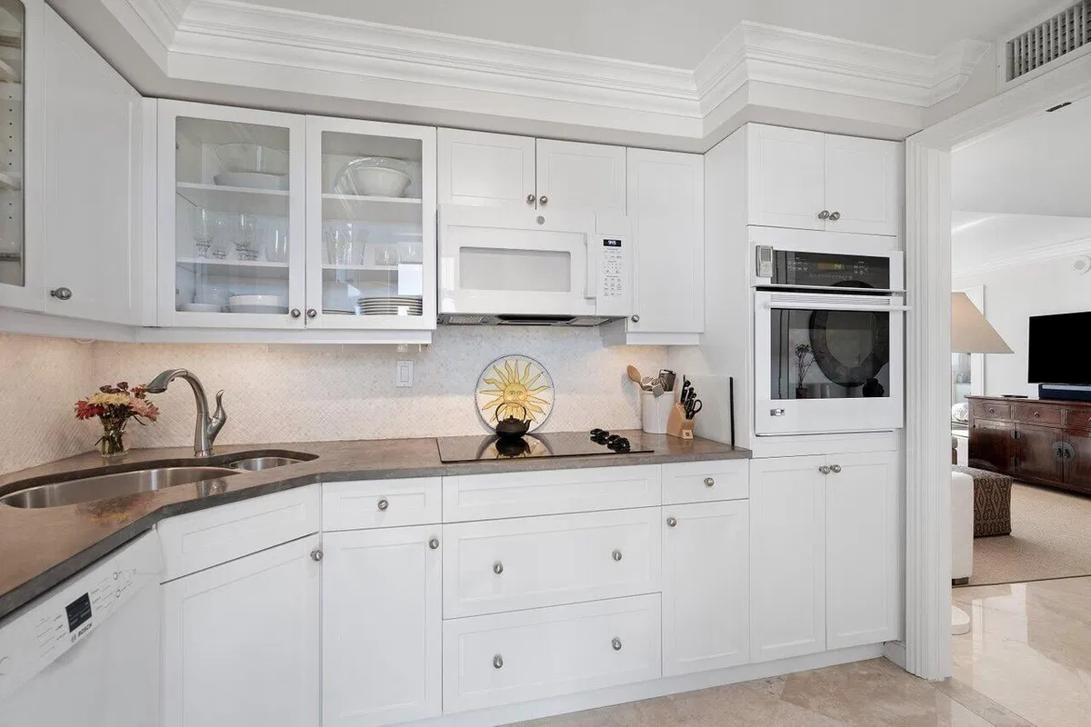 Trianon Unit 1701 photo 10