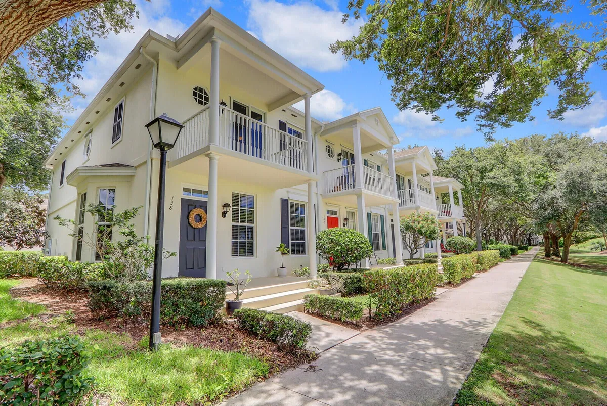 Charleston Court at Abacoa Residence