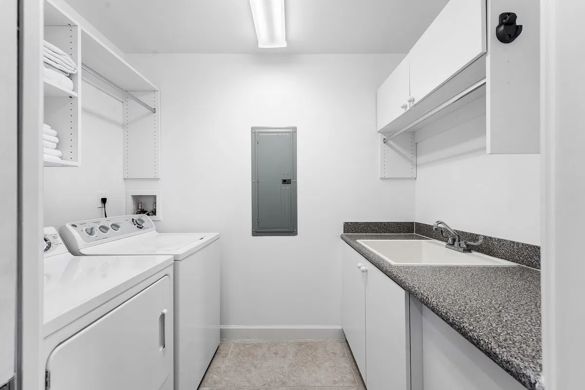 One City Plaza Unit 1105 photo 37