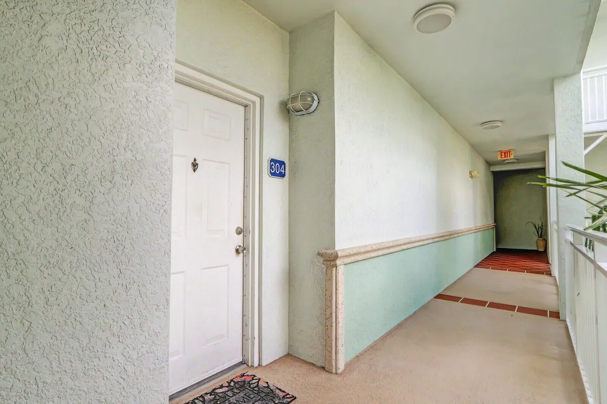 Harborage Yacht Club Unit 304 photo 7