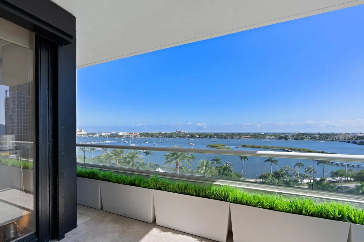 The Plaza of The Palm Beaches Unit 9cd