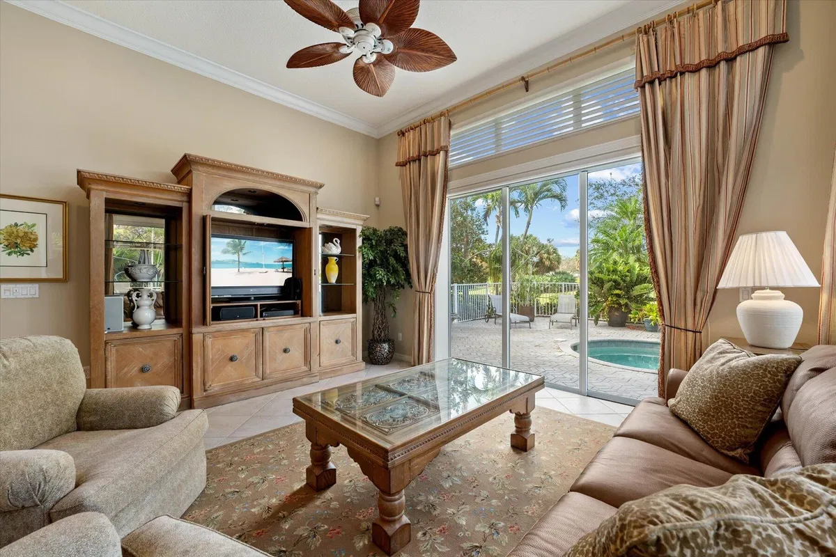 Monarch Country Club Residence photo 4