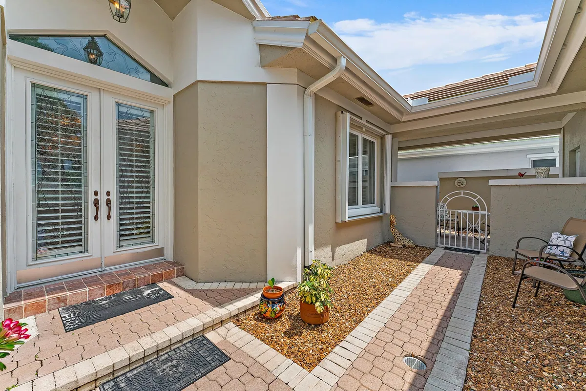 Monarch Country Club Residence photo 4