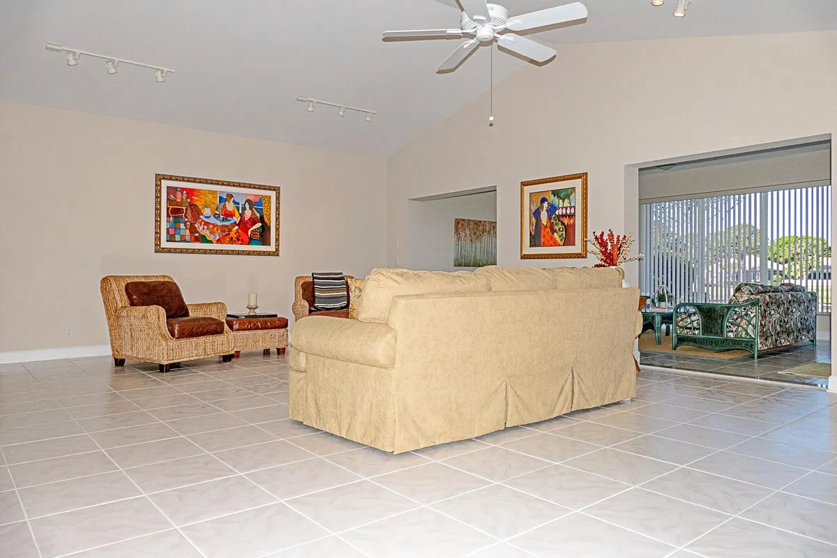 Monarch Country Club Residence photo 10