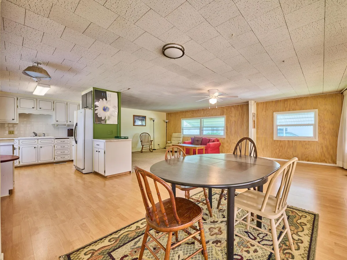 Unit 175 photo 13