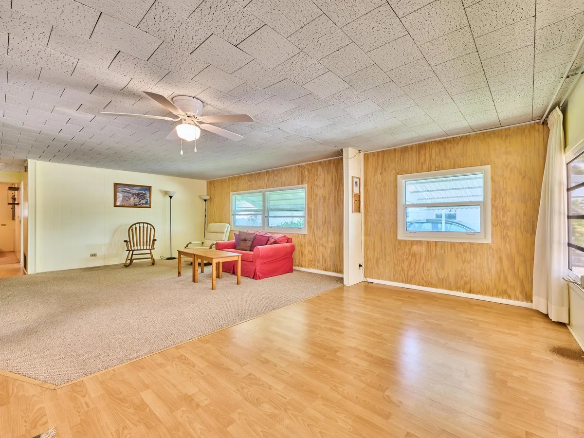 Unit 175 photo 16
