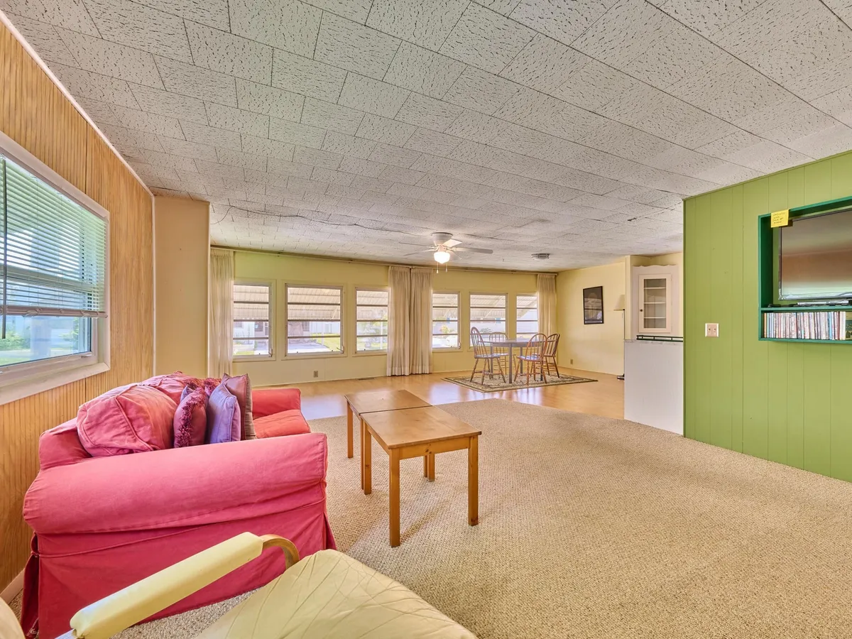 Unit 175 photo 22