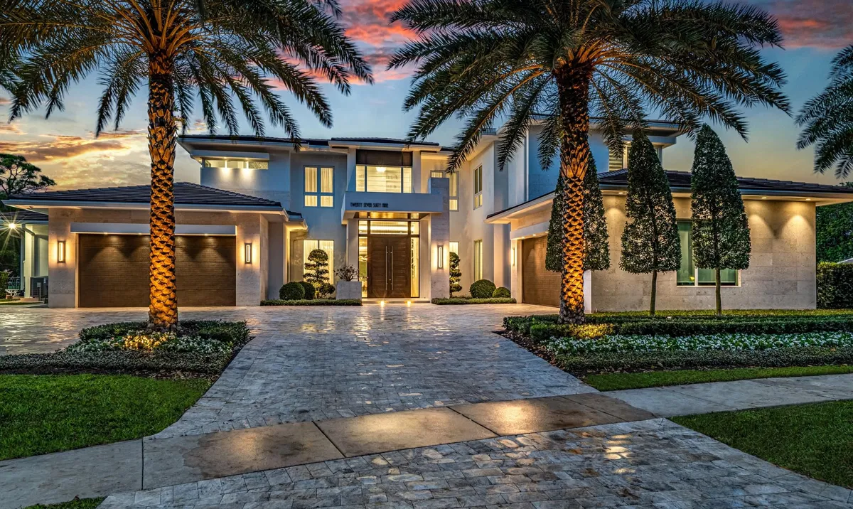 Boca Bath & Tennis Residence