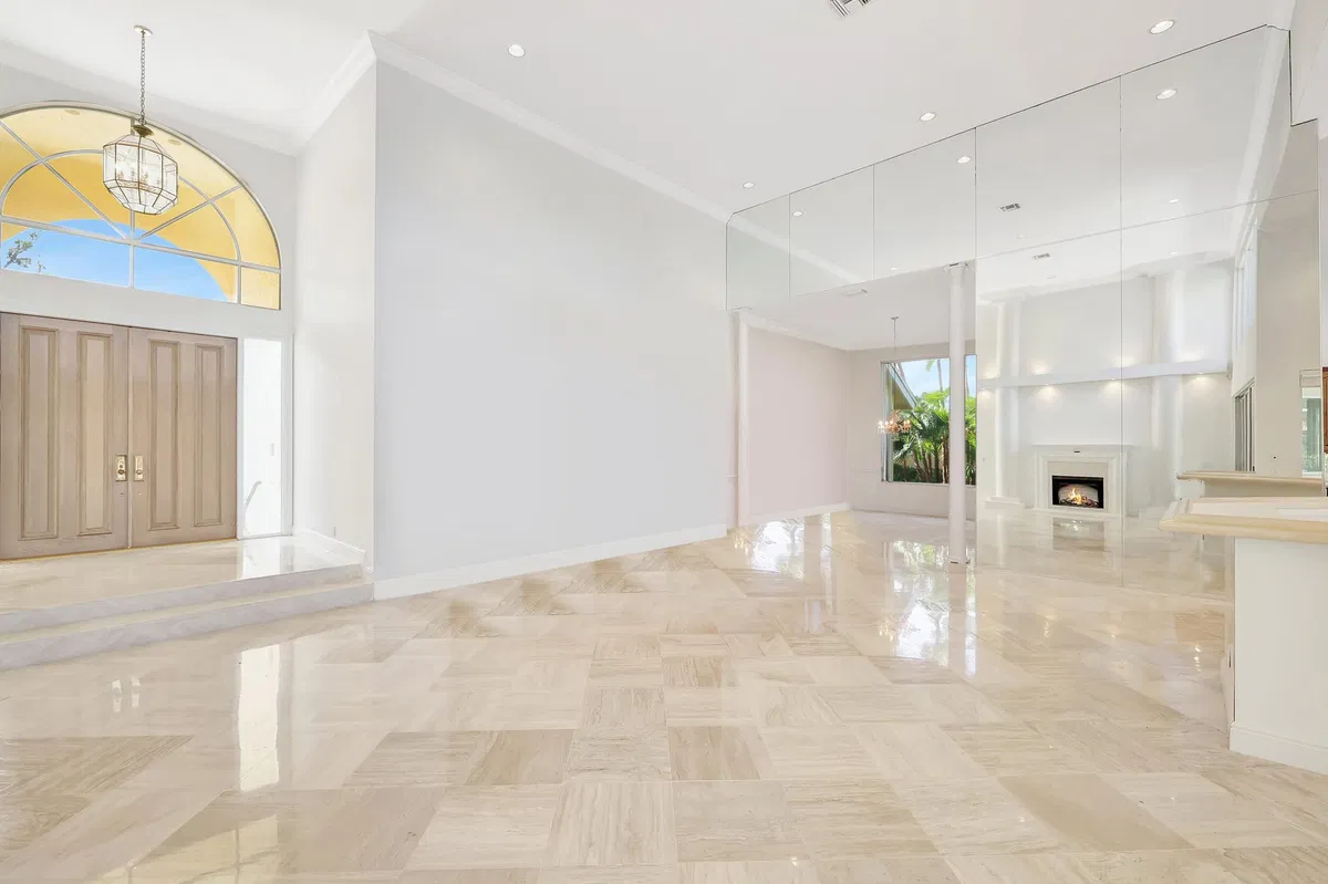 Monarch Country Club Residence photo 10