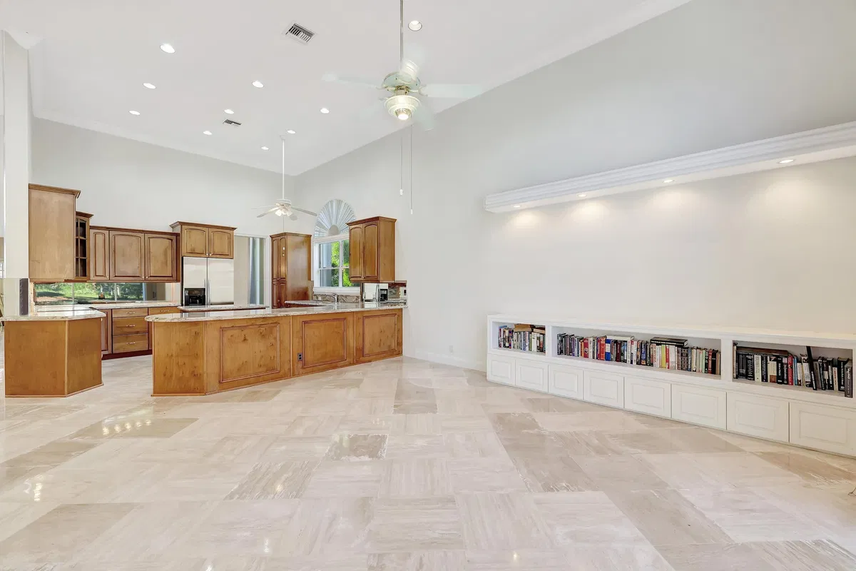 Monarch Country Club Residence photo 25