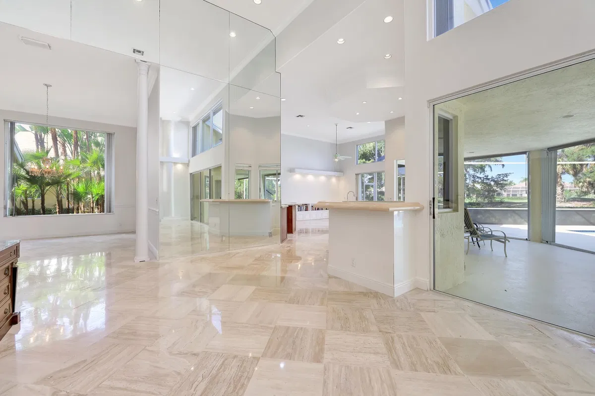 Monarch Country Club Residence photo 49