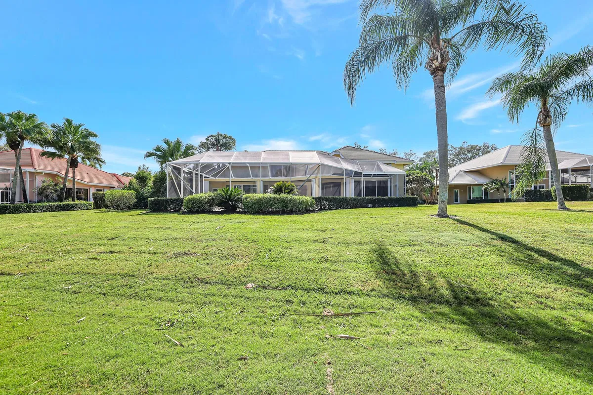 Monarch Country Club Residence photo 61