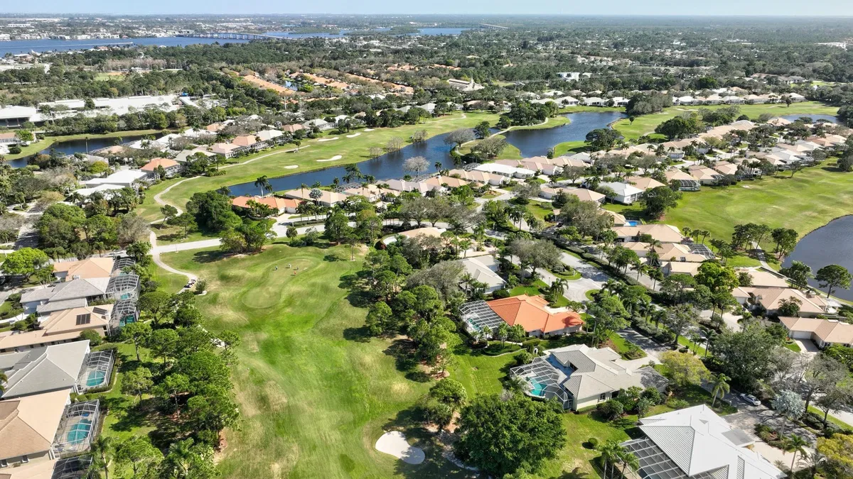 Monarch Country Club Residence photo 76