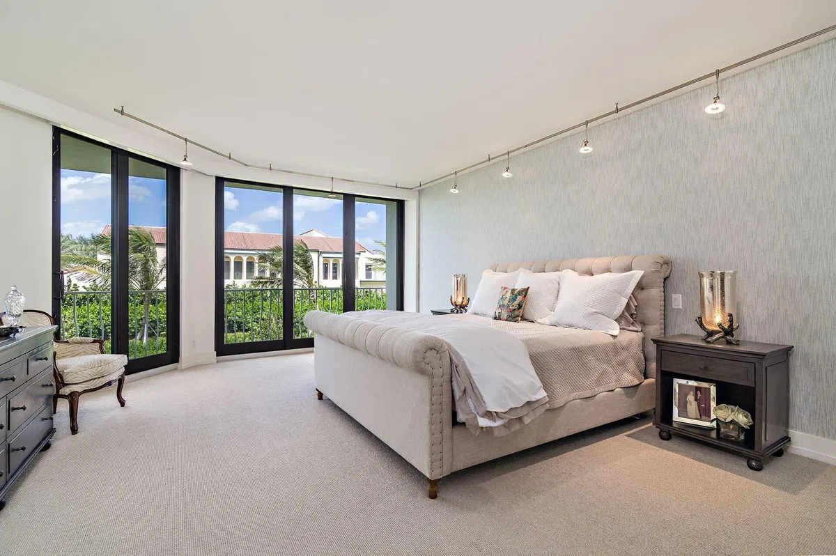 Sloan's Curve Palm Beach Unit 203n photo 16