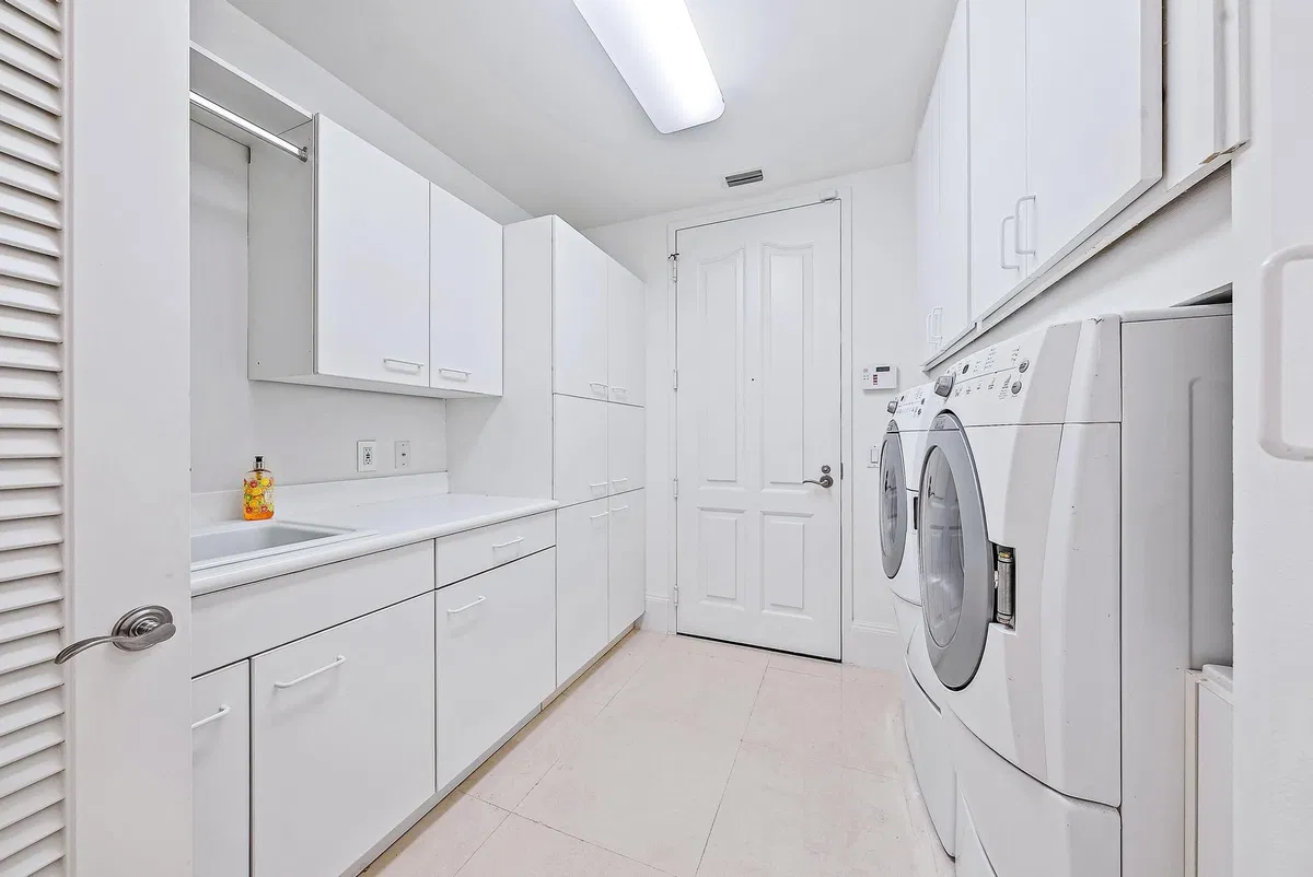 One Watermark Place Unit 201 photo 31
