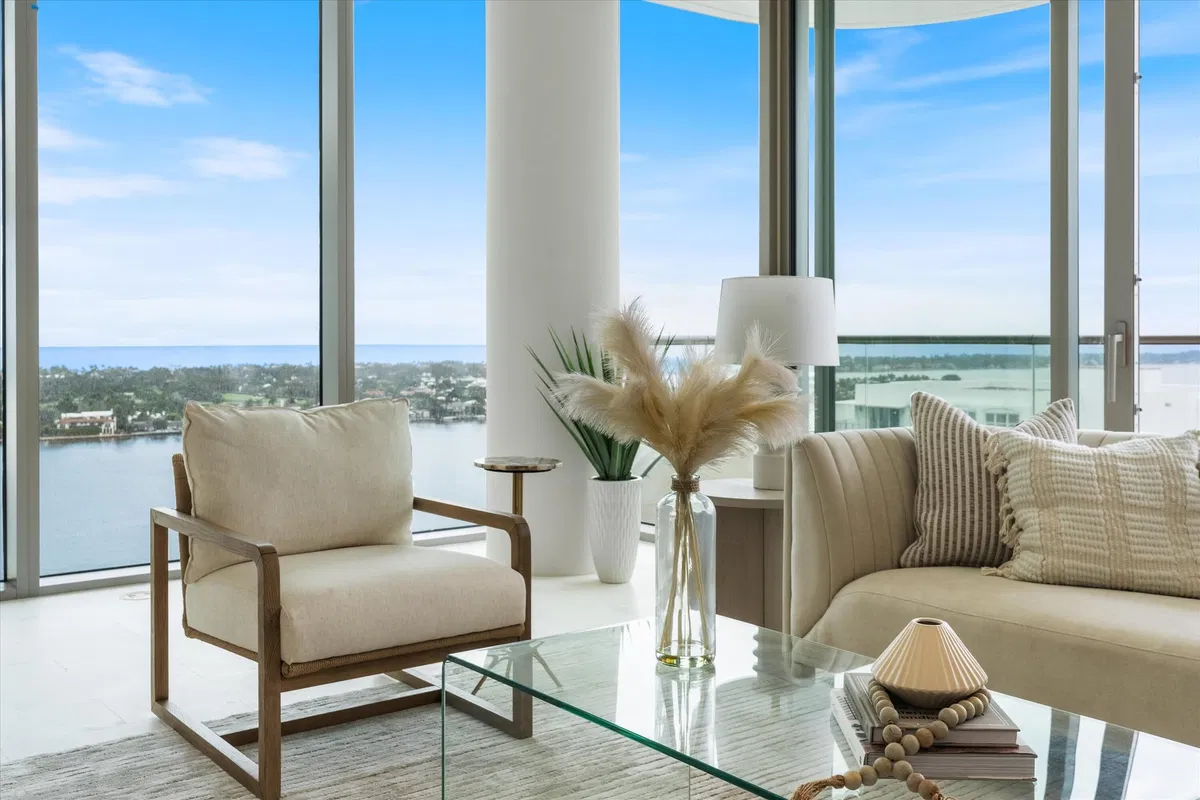 La Clara Palm Beach Unit 1702