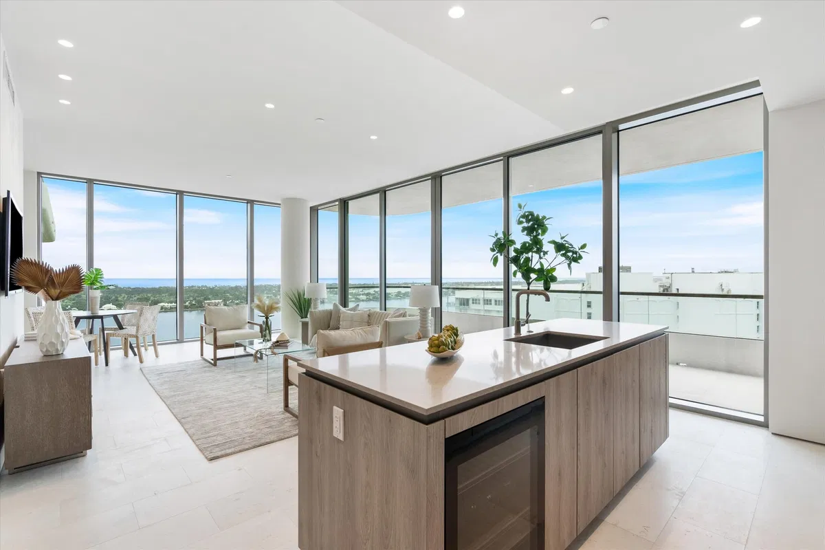 La Clara Palm Beach Unit 1702 photo 4