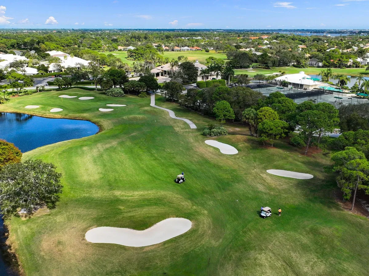 Monarch Country Club Residence photo 10