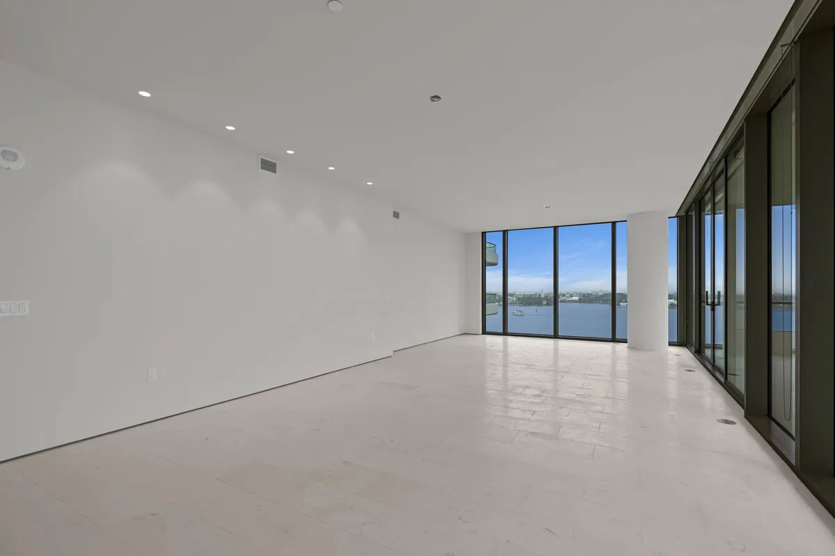 La Clara Palm Beach Unit 703 photo 4
