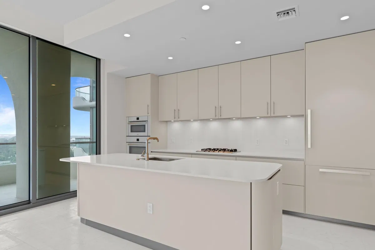 La Clara Palm Beach Unit 703 photo 7