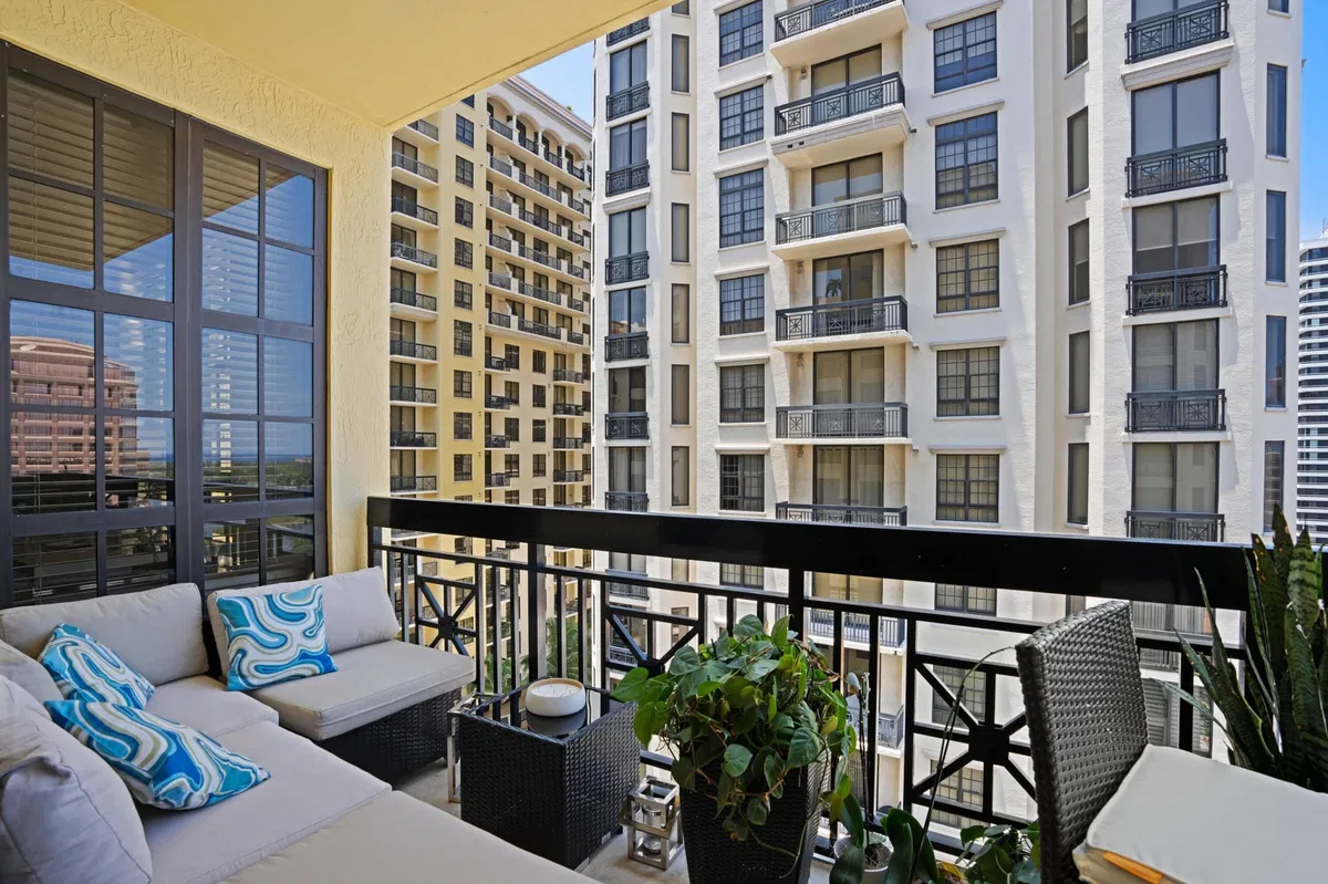 One City Plaza Unit 1409 photo 10