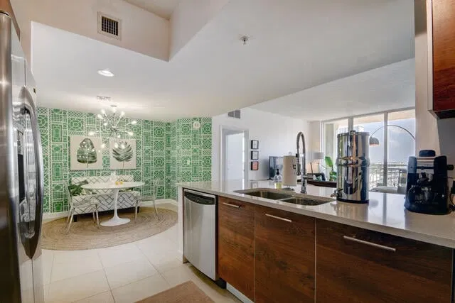 City Palms Unit 709 photo 7