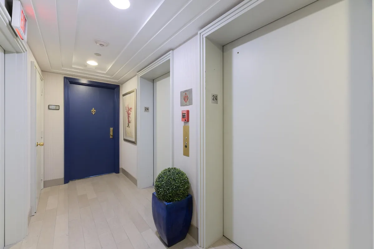 The Plaza of The Palm Beaches Unit 24g