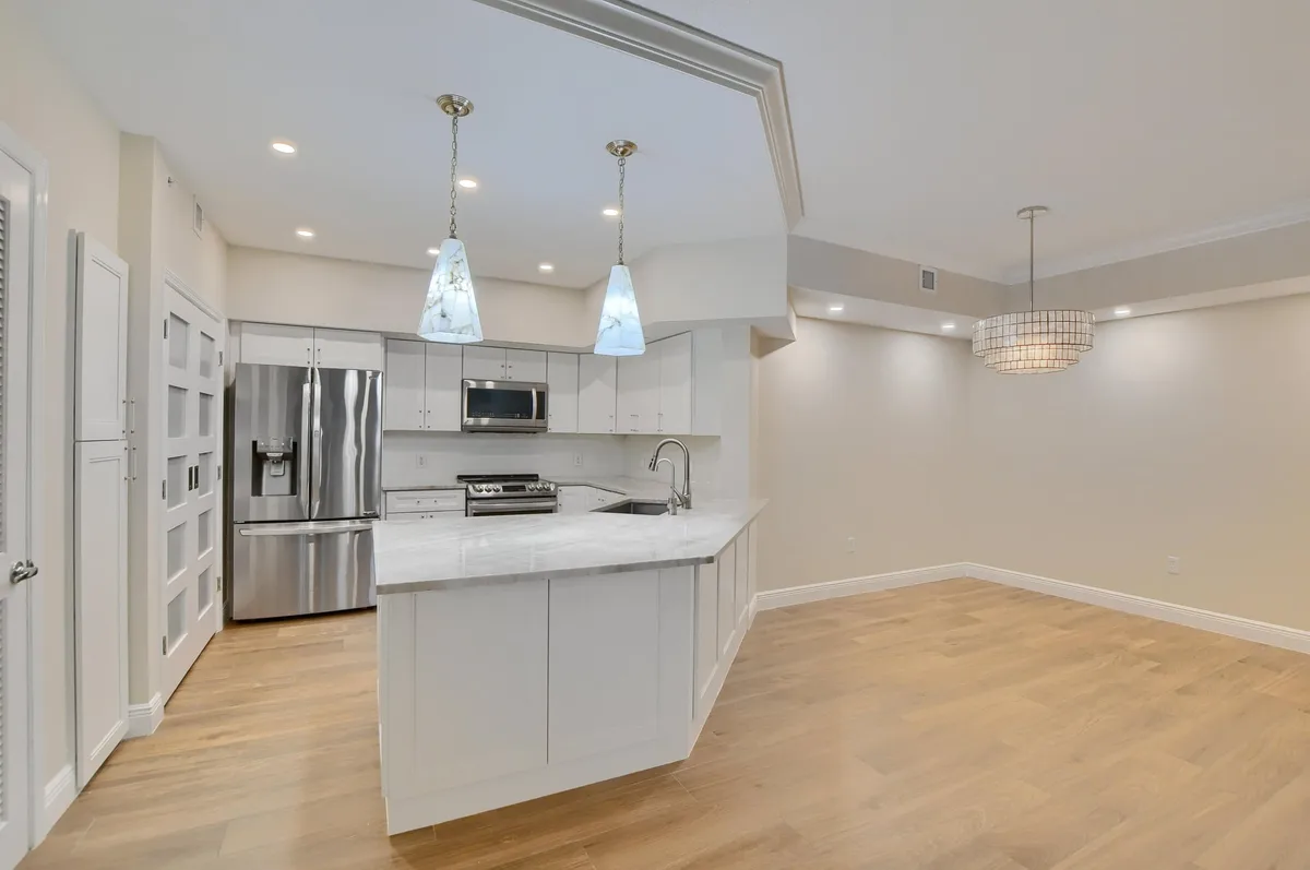 The Astor Unit 313 photo 7