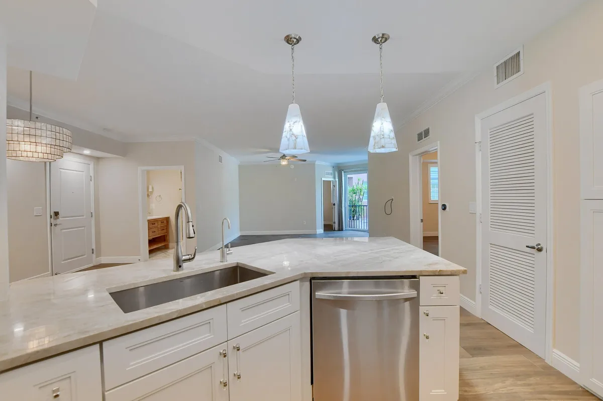 The Astor Unit 313 photo 10