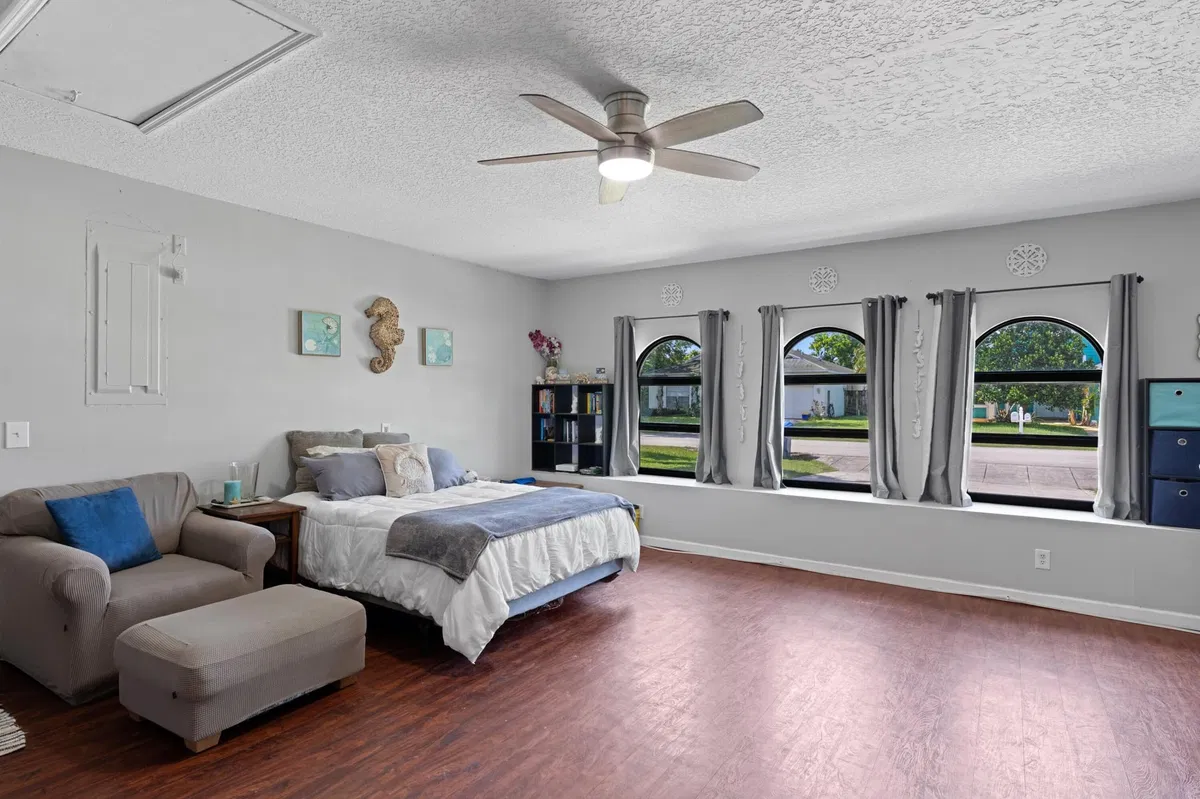 Residence photo 16
