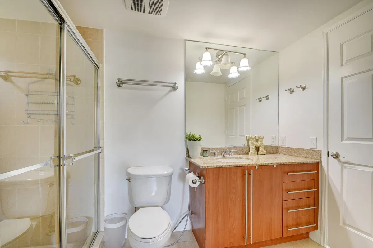 610 Clematis Unit 605 photo 10