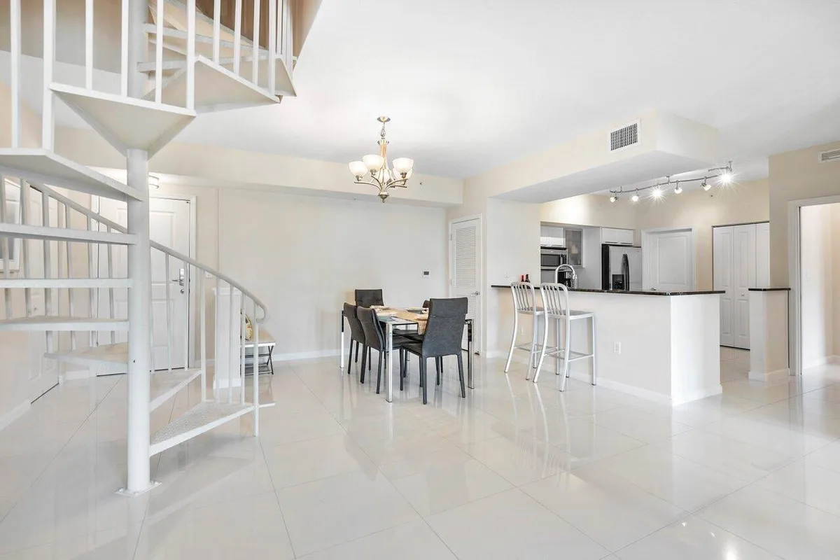 The Astor Unit 412 photo 4