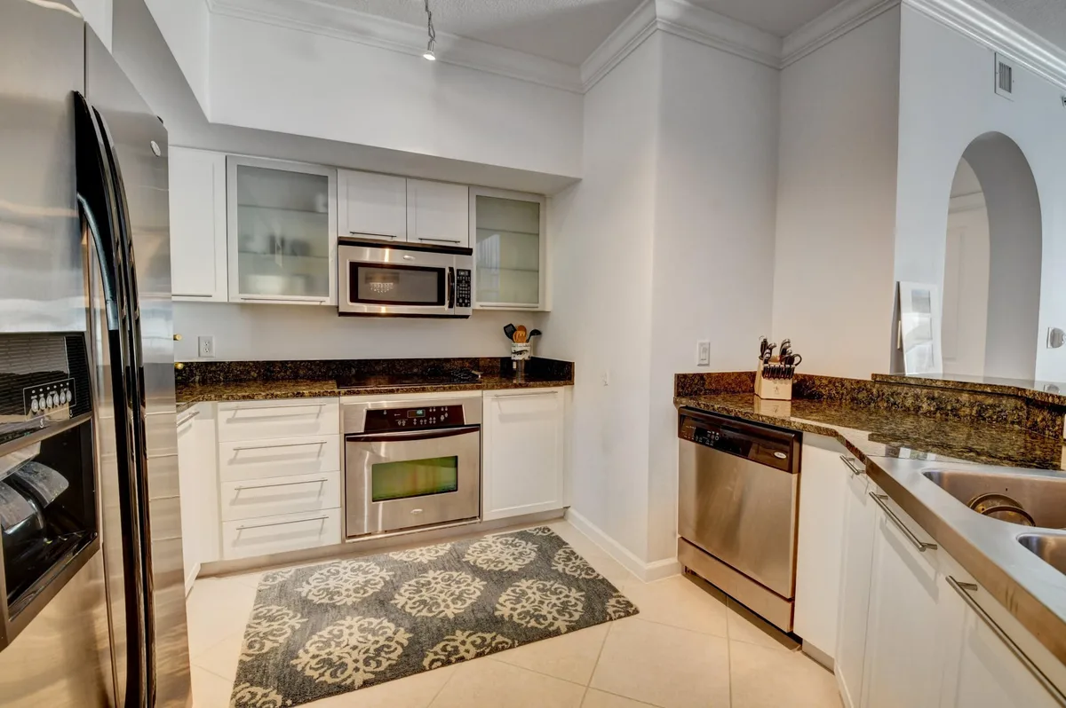 The Astor Unit 415 photo 4