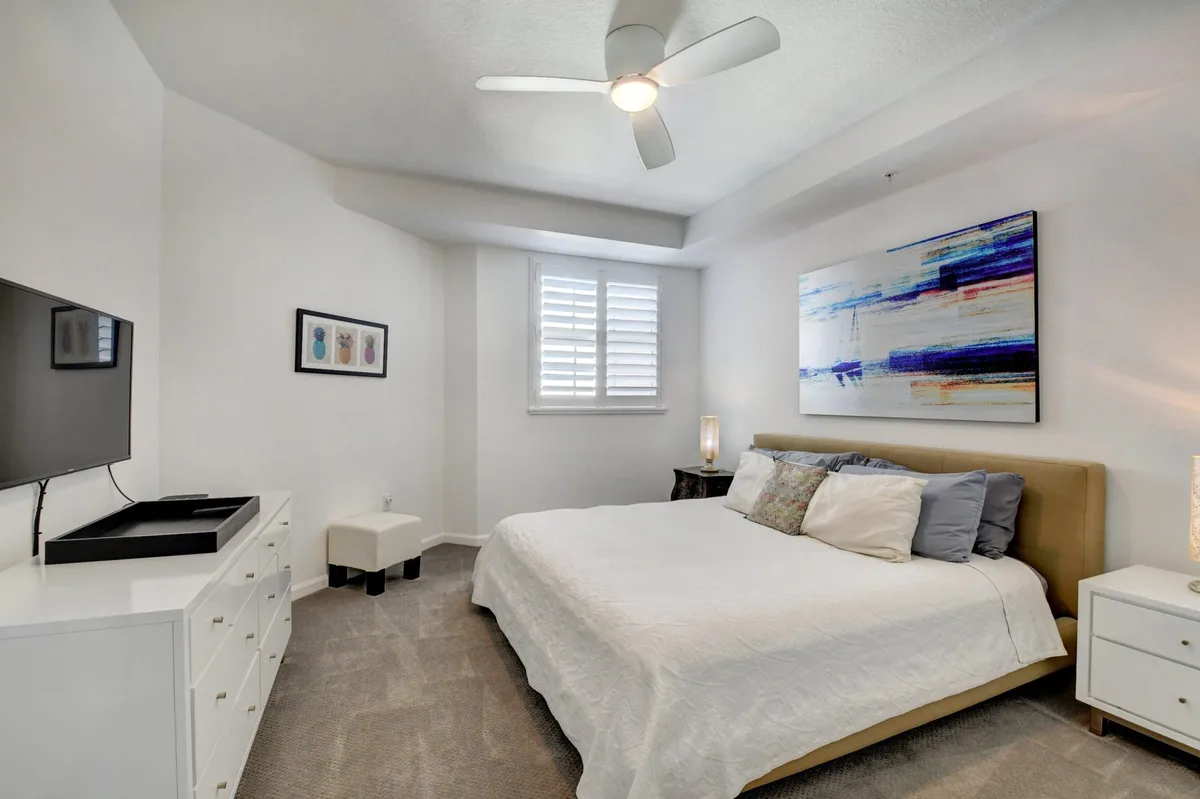 The Astor Unit 415 photo 10