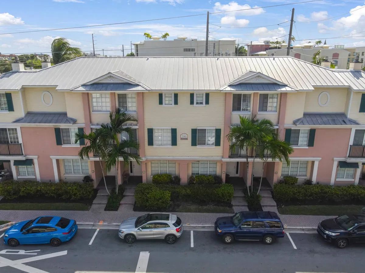 Pineapple Grove Village Condominiums Unit 6-D