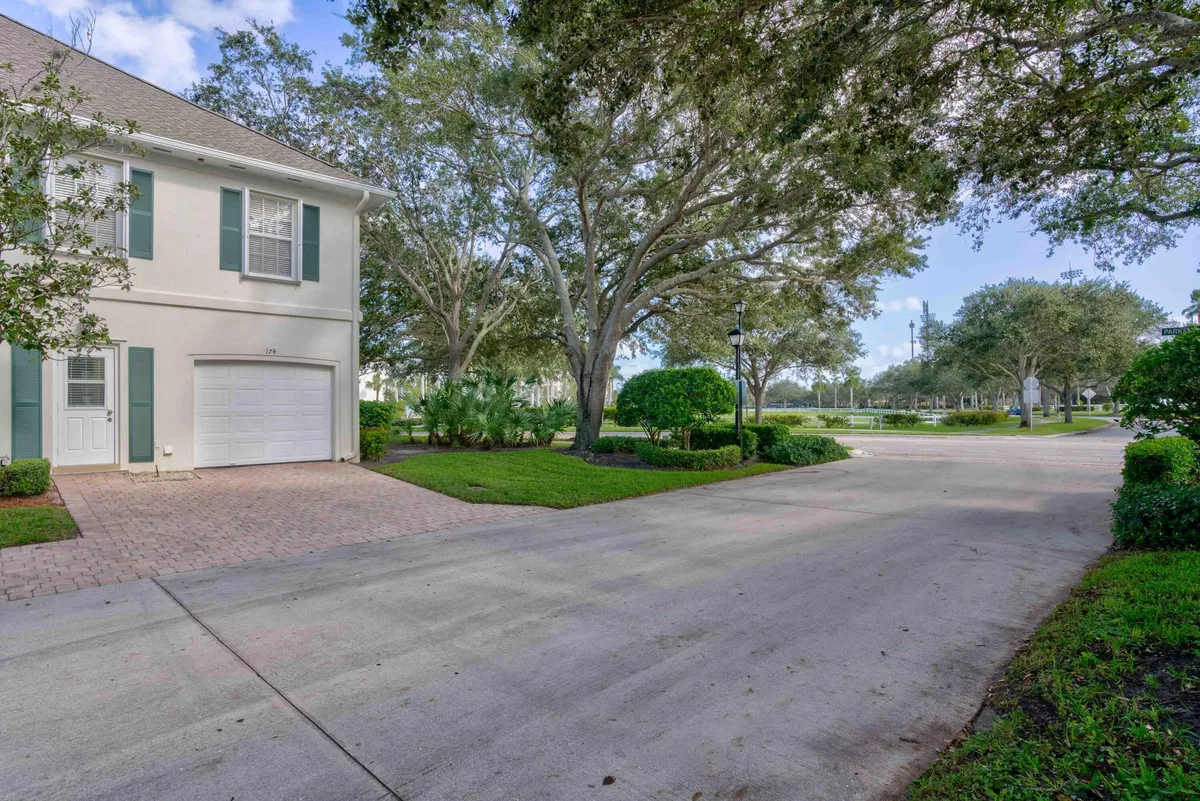 Charleston Court at Abacoa Residence photo 7