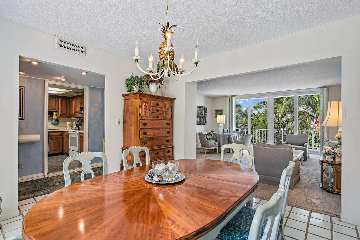 Winthrop House Condos Unit 421 photo 7