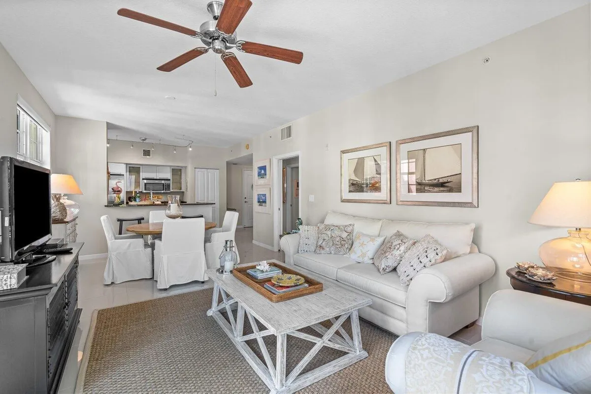 The Astor Unit 315 photo 10