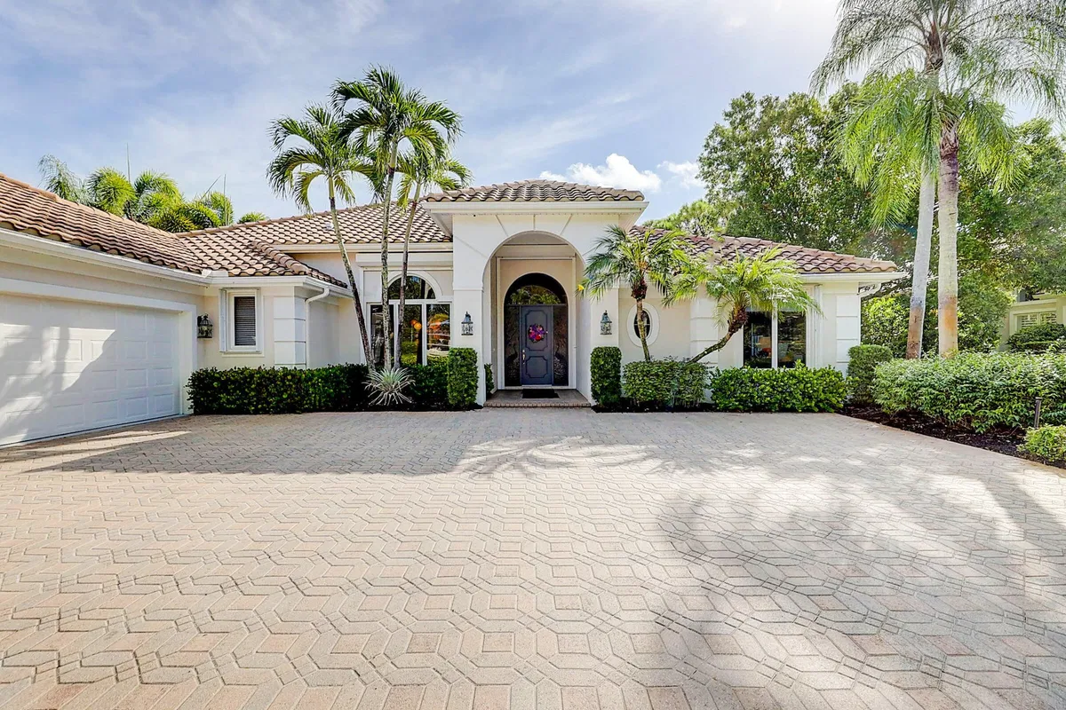 Willoughby Golf Club Residence