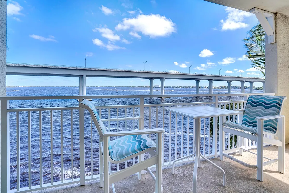 Harborage Yacht Club Unit 304