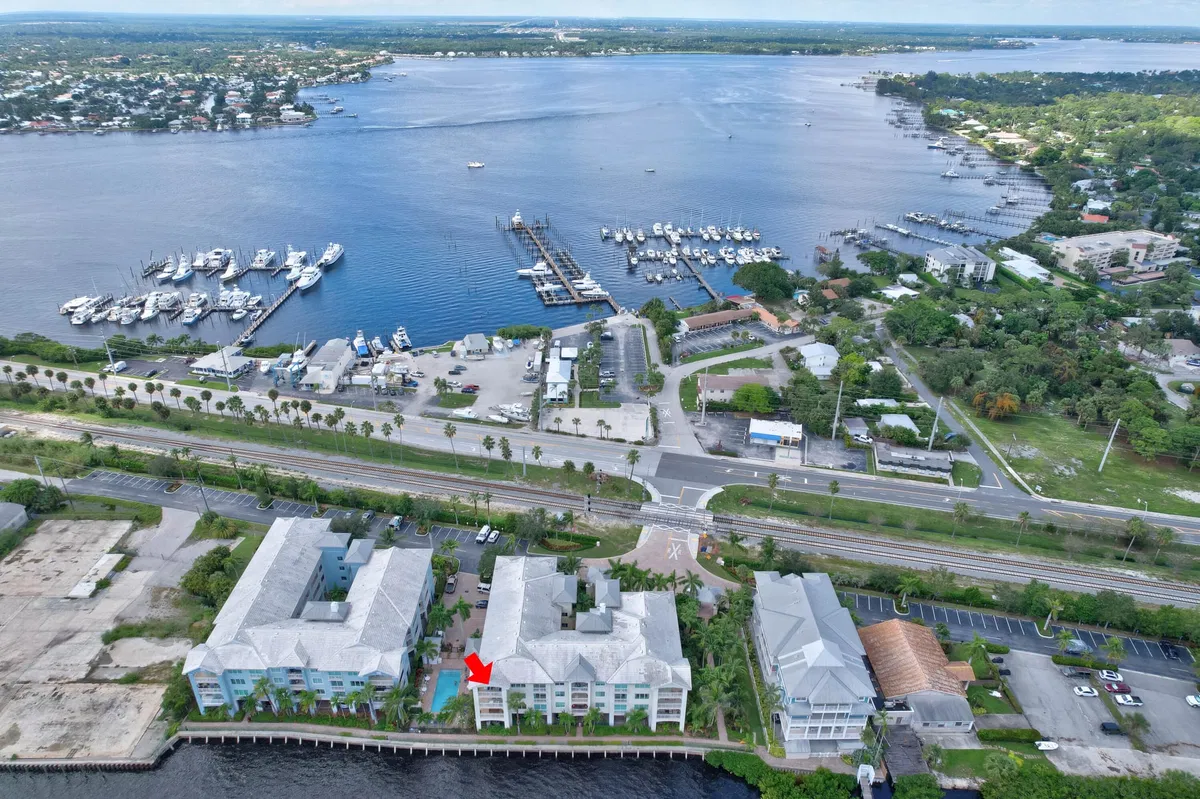 Harborage Yacht Club Unit 304 photo 4