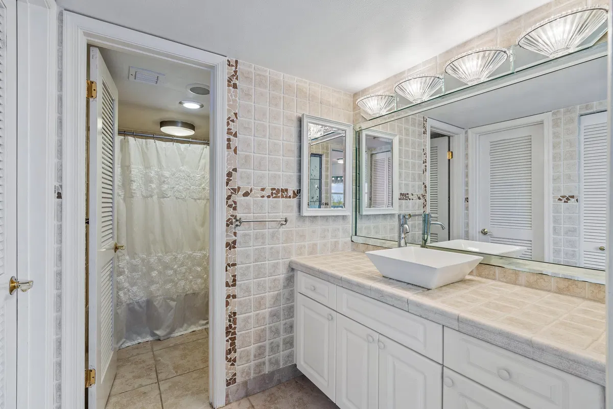 Corniche Singer Island Unit 305 photo 4