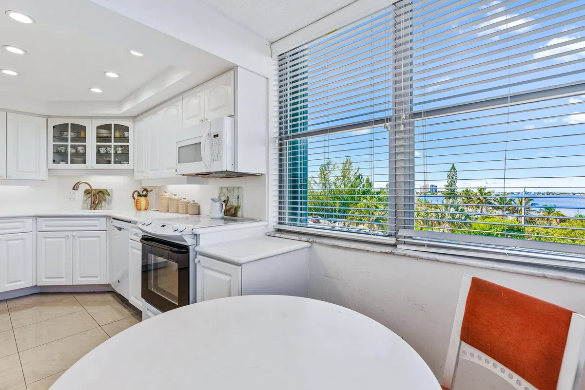 Corniche Singer Island Unit 305 photo 10