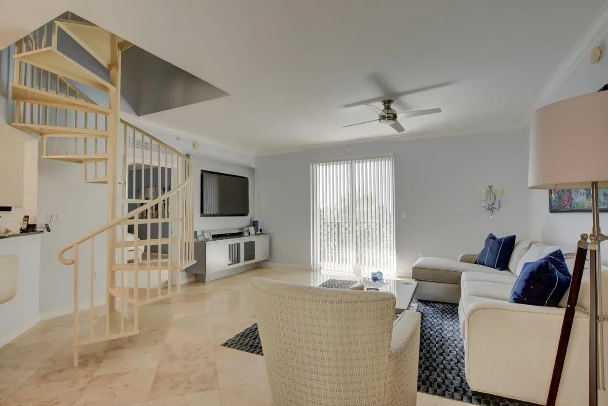 The Astor Unit 407 photo 4