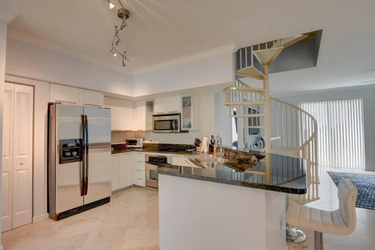 The Astor Unit 407 photo 10