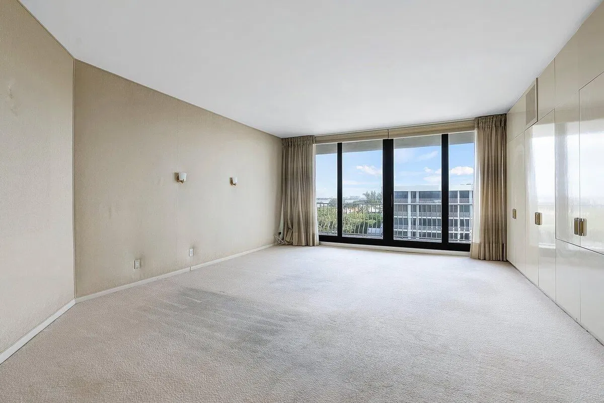 Sloan's Curve Palm Beach Unit 504s photo 10