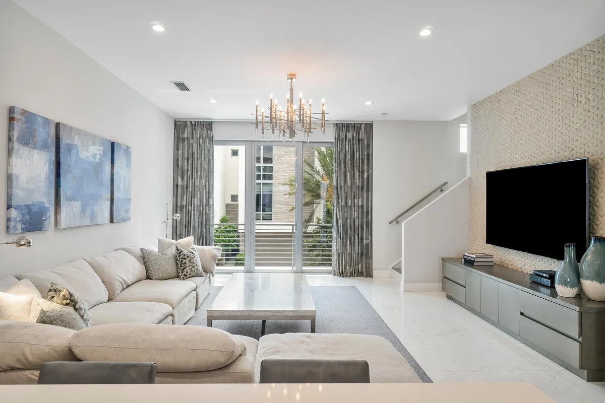 Moderne Boca Residence