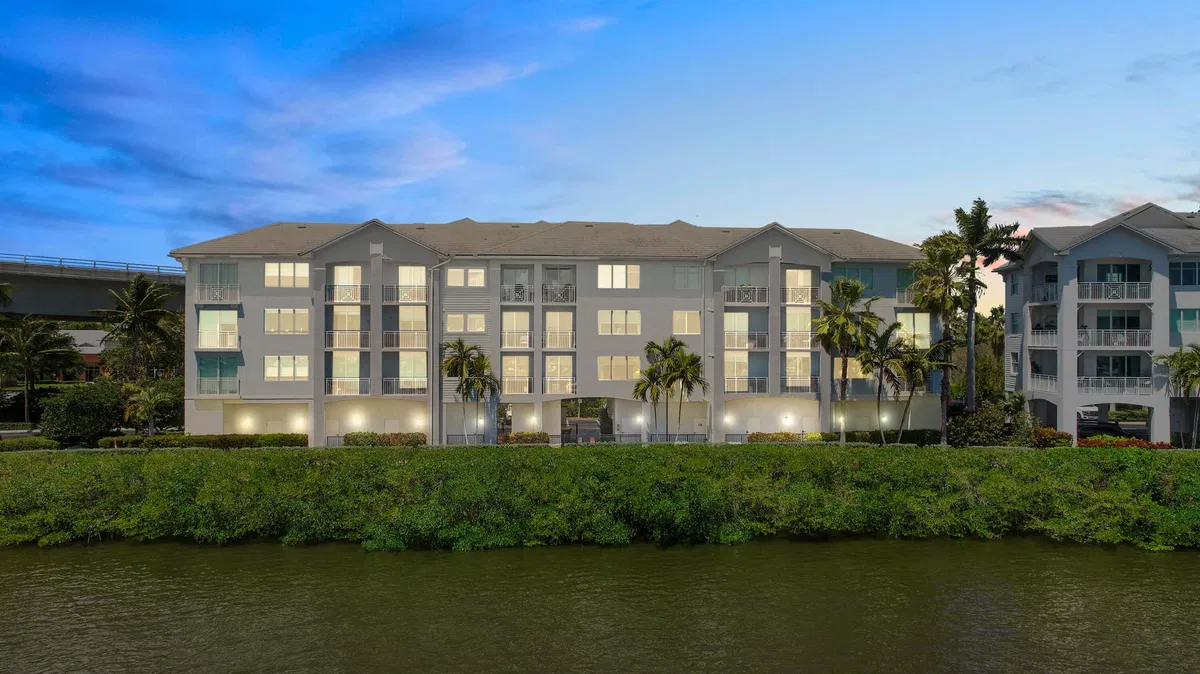 Harborage Yacht Club Unit 202